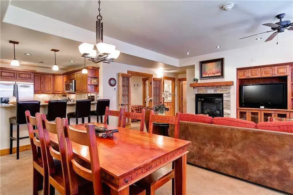5111 Emerald Lodge, Trappeur's Crossing Apartment 2
