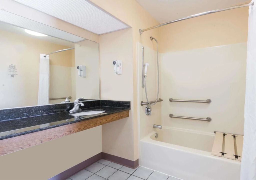 Baymont Inn and Suites - Greenville/I-65