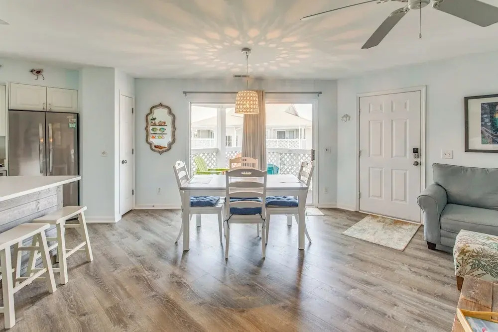 NMB Condo: Walk to the Beach or Use the Pool!