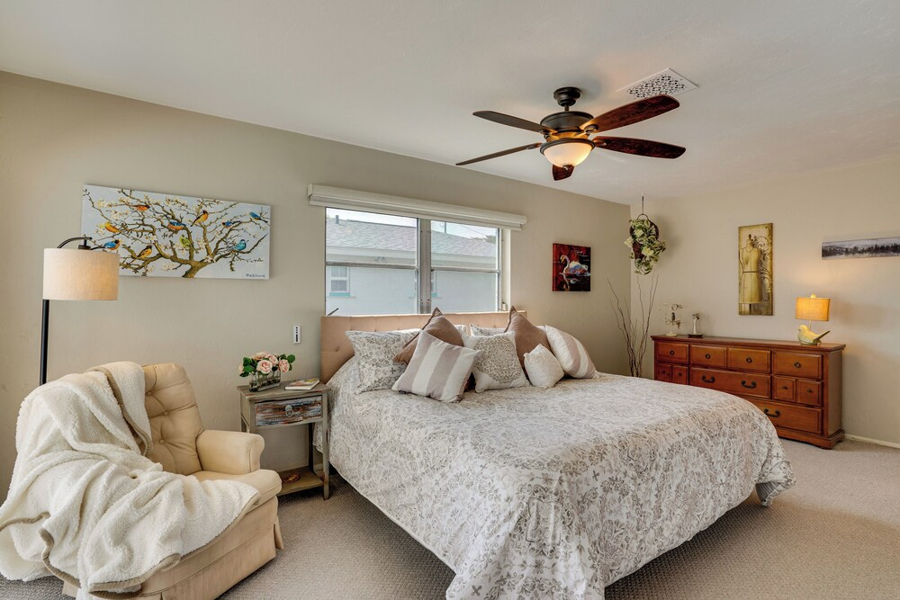 Boat Dock & Pool: Canal-front Cape Coral Gem