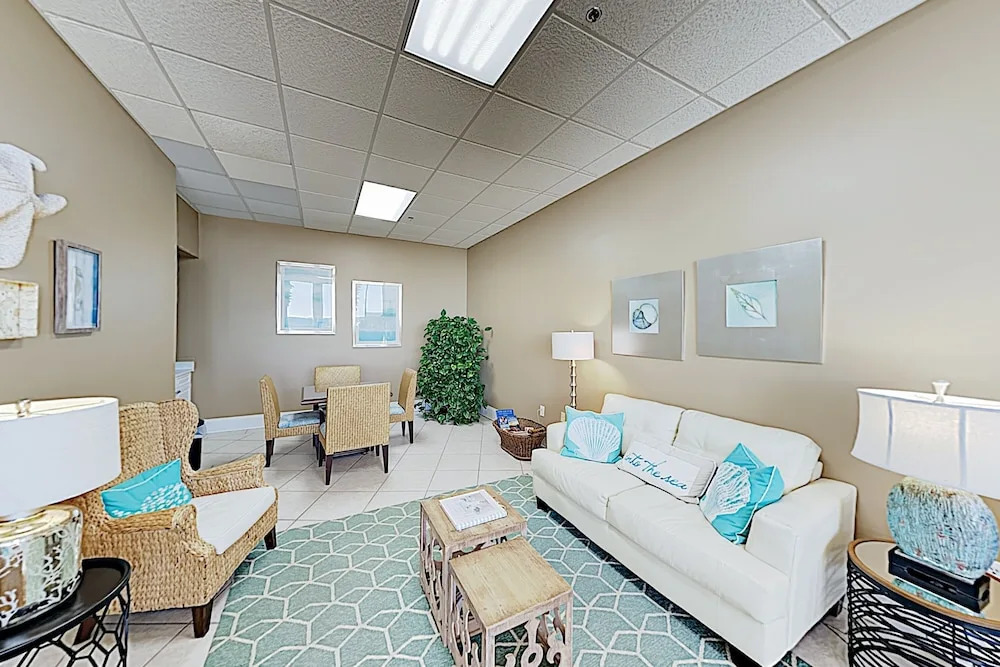 Oceanfront Paradise W/ 2 Pools & Beach Access 4 Bedroom Condo