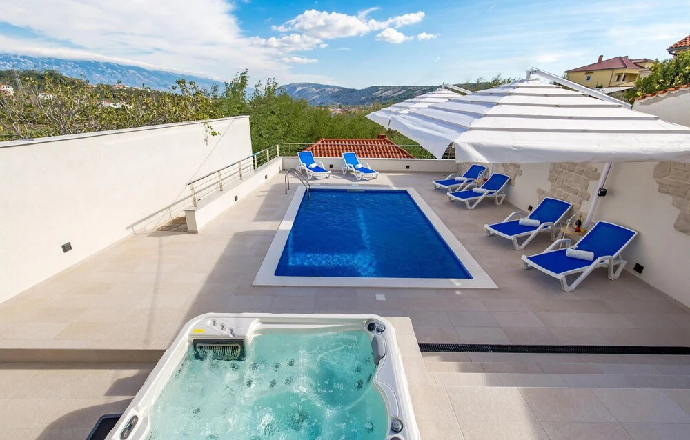 Stunning Home in Lopar with Outdoor Swimming Pool, Hot Tub & 4 Bedrooms