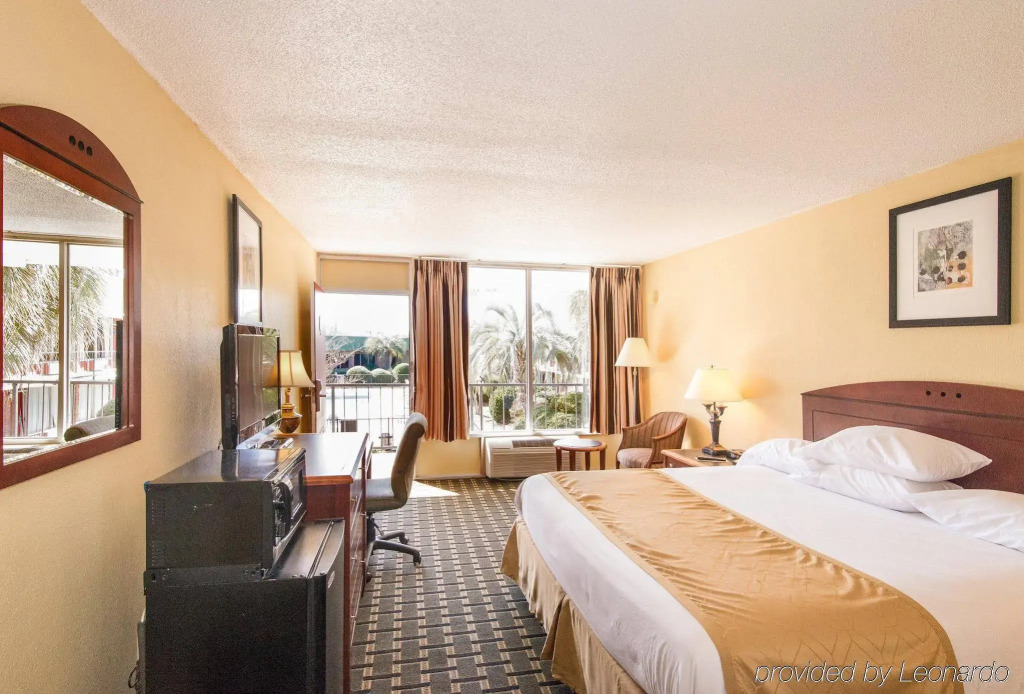 Drury Plaza Hotel North Charleston