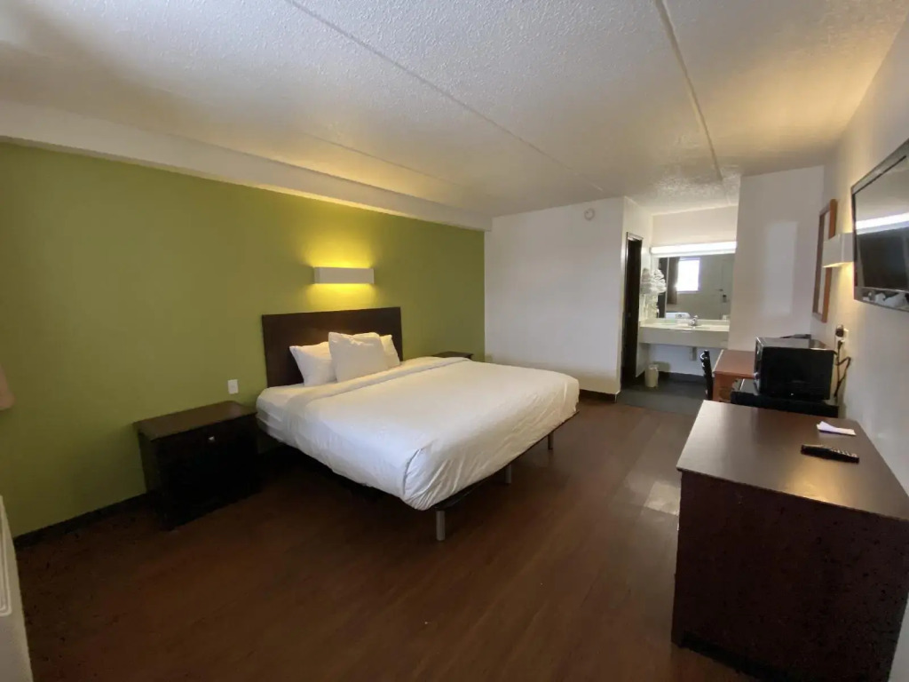 Skylight Inn Willoughby - Cleveland Mentor