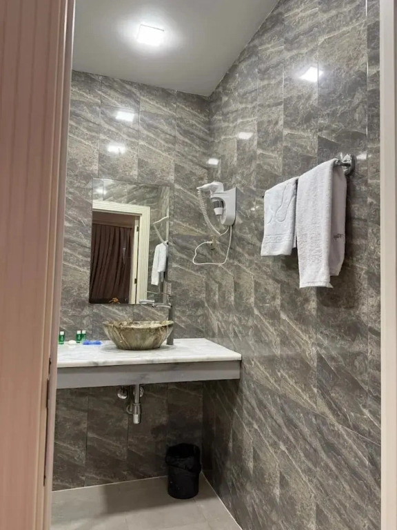 Hazz Nemi Hotel