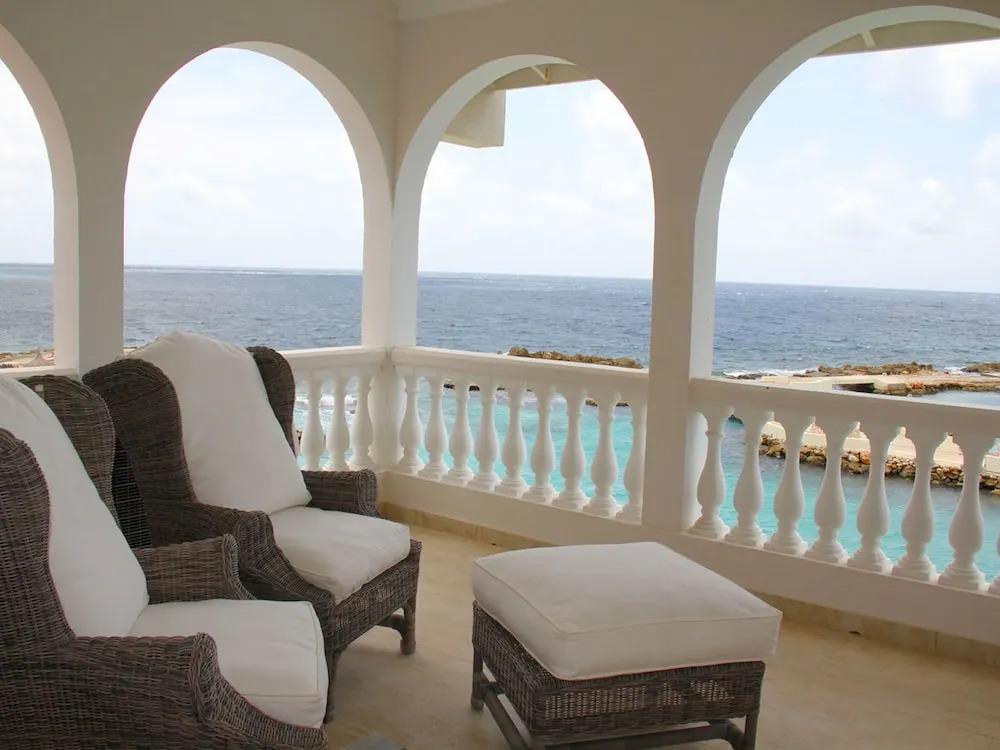 Sea View Villa by the Mambo Beach with Private Pool