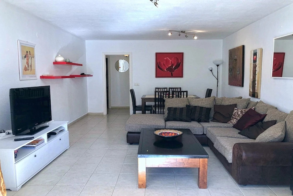 Dona Lola Carolina - Spacious 3 bedroom apartment with sea views and only few metters to the Calahonda Beach