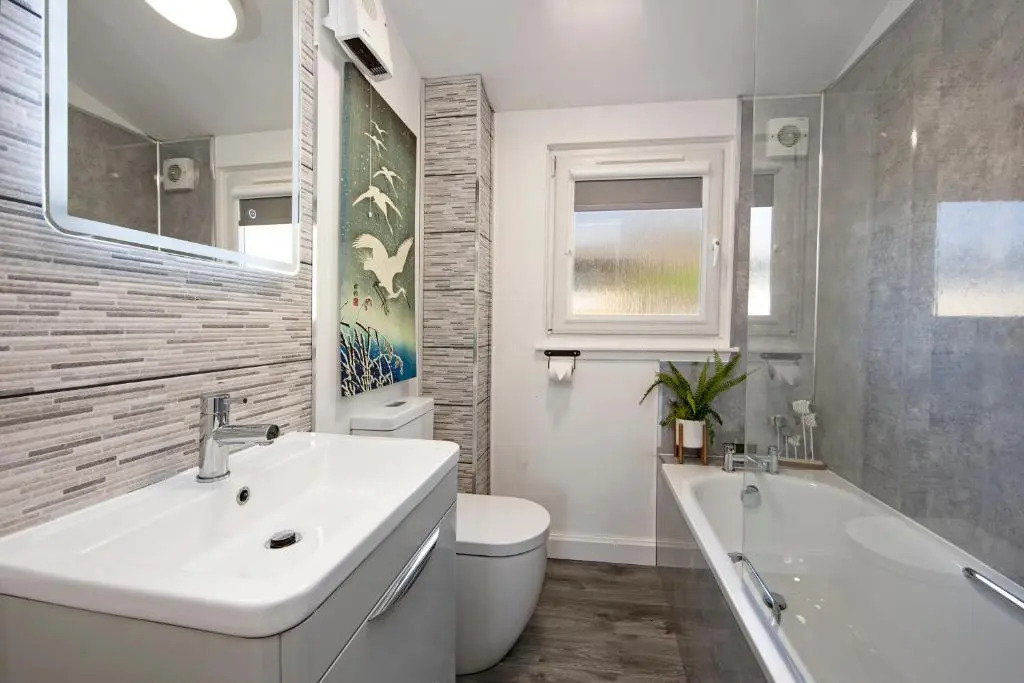 Appin Holiday Homes - Lodges, Shepherds Hut and Train Carriage stays