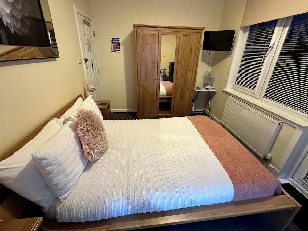 The Elbow Room