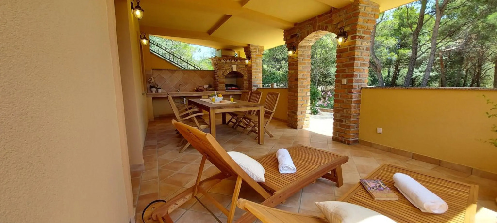Kandarola Resort