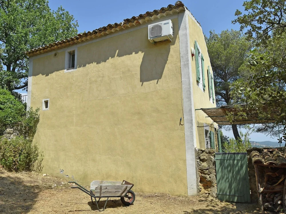 Charming Villa in Lauris South of France with Private Pool