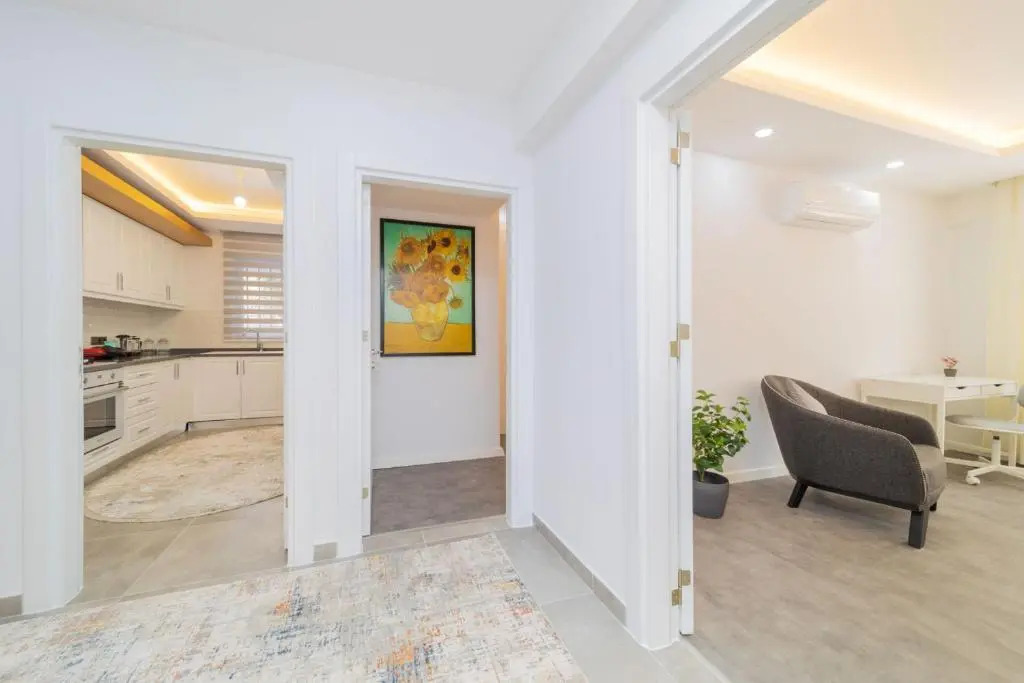 Central Located Big Spacious Flat in Muratpasa