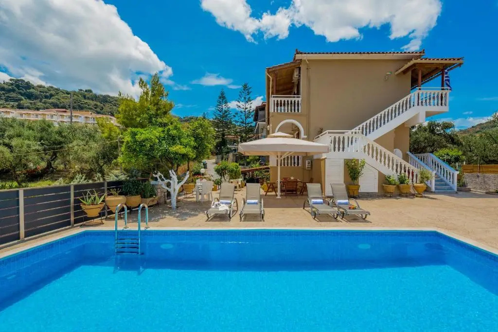 Costas Studios - 450m from Argassi center, by ZanteWize