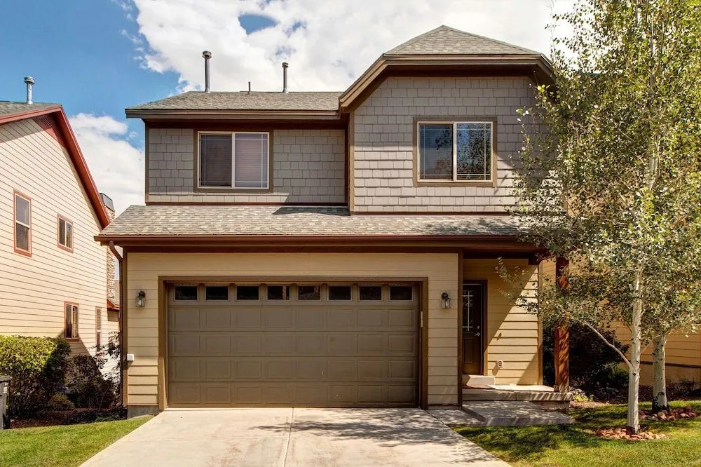 5640 Kodiak Way Townhouse by RedAwning