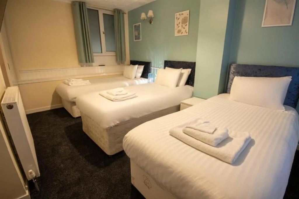 Irvine Riverside Guesthouse