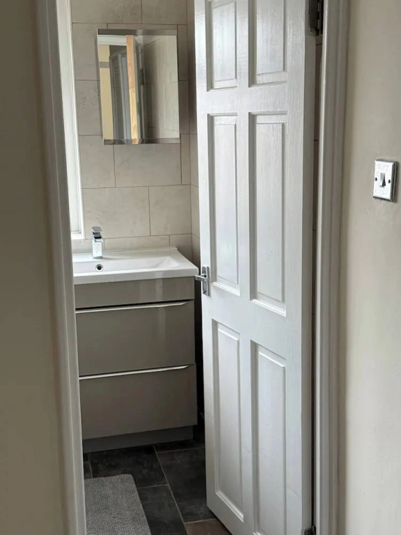 Bright 3-bed House · 6 Min to Elizabeth Line