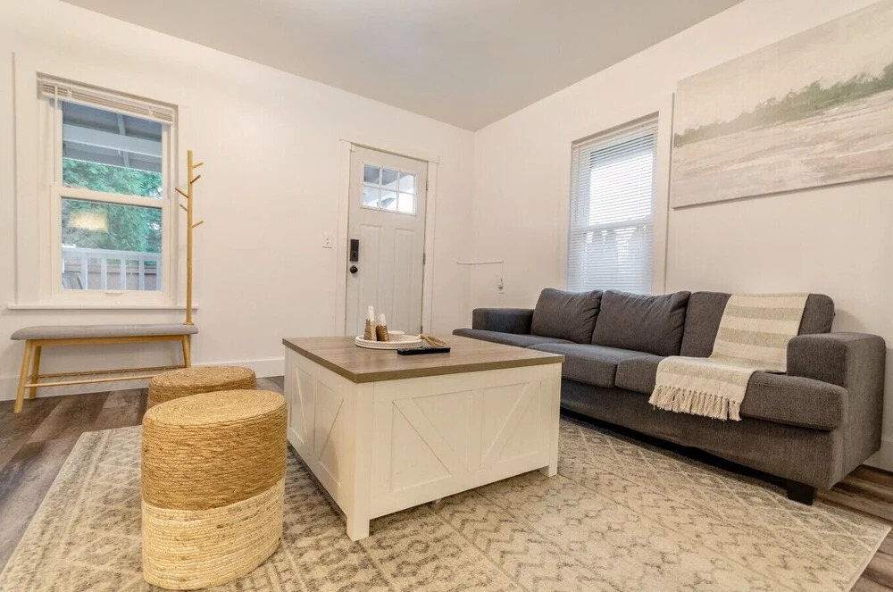 Peaceful Pet-friendly Home With Yard