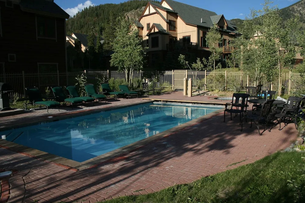 Red Hawk Lodge 2210