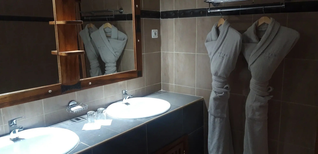 Royam Hotel