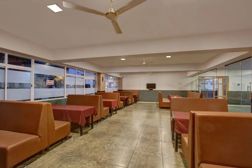 OYO 26163 Jodidhar's Club