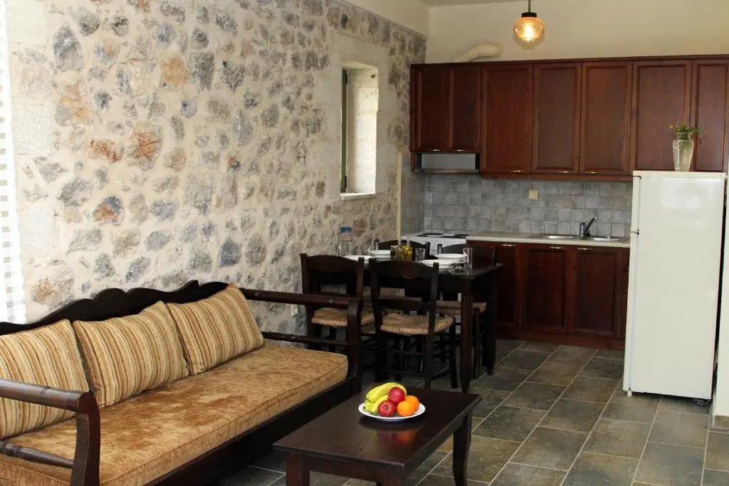 Family Friendly Cozy House Near Beach, Sea View