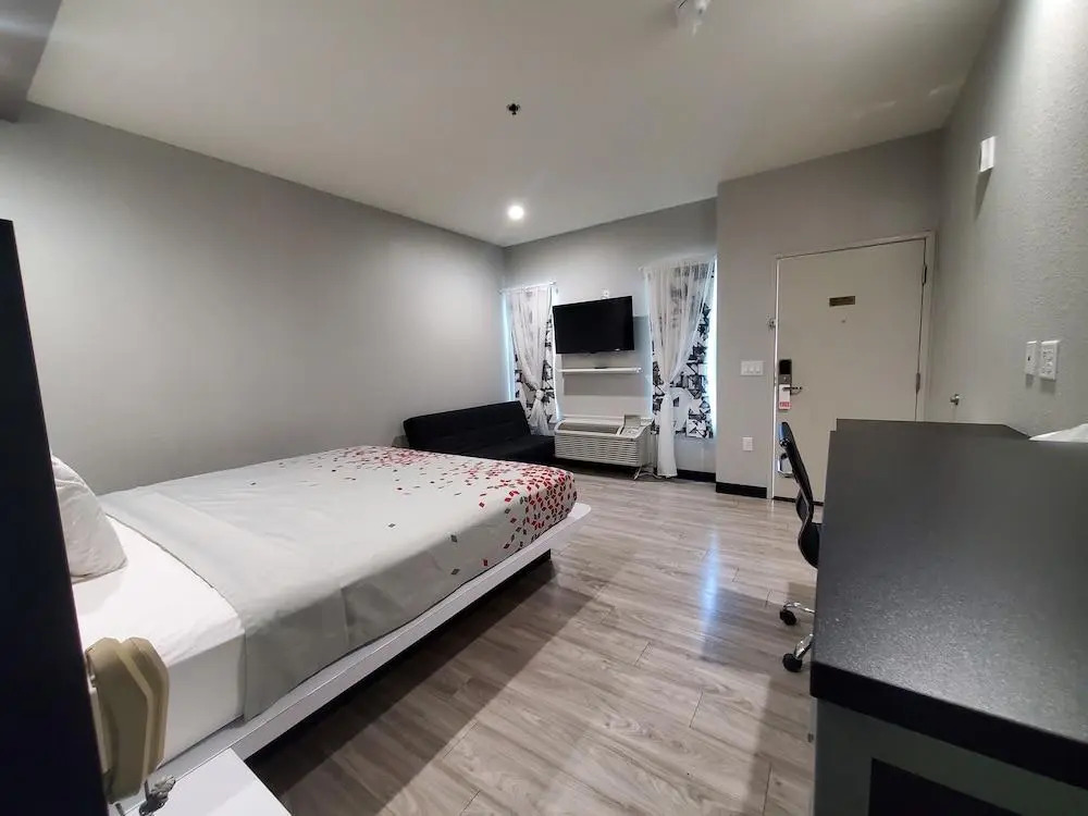 Crystal Inn