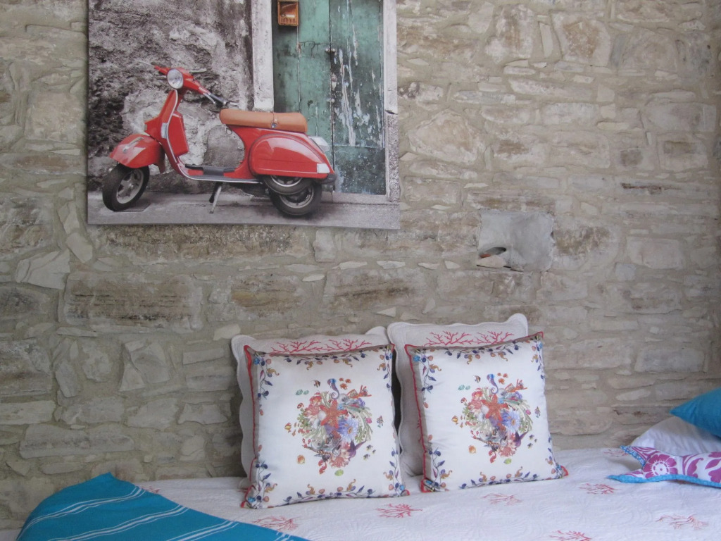 Stratos House