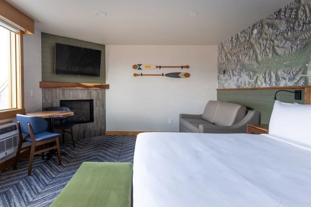 Hotel Canoe and Suites