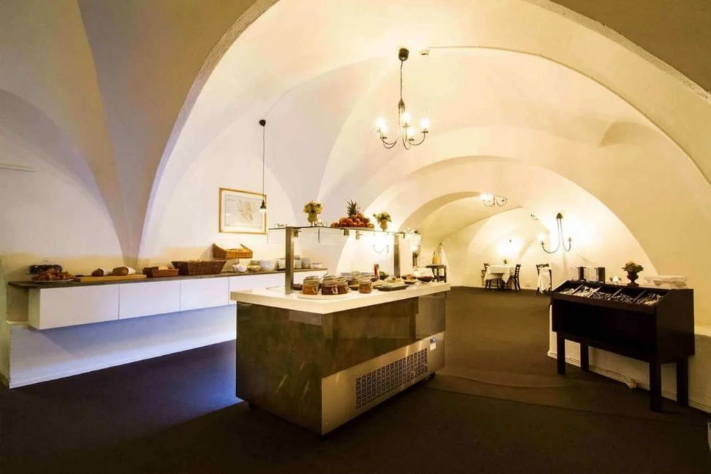 Mayfair Hotel Tunneln