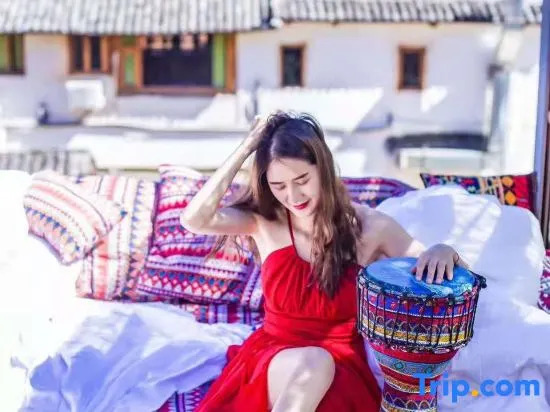 Lijiang Rushuangbiyuan Design Beauty Lodge (Feihua Touch water Shop, Shuhe Town)