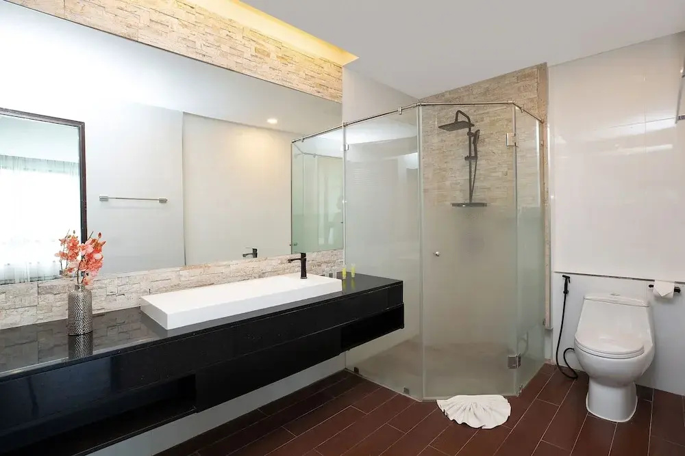 Elegant 2BR Apartment RGN B411 in Laguna