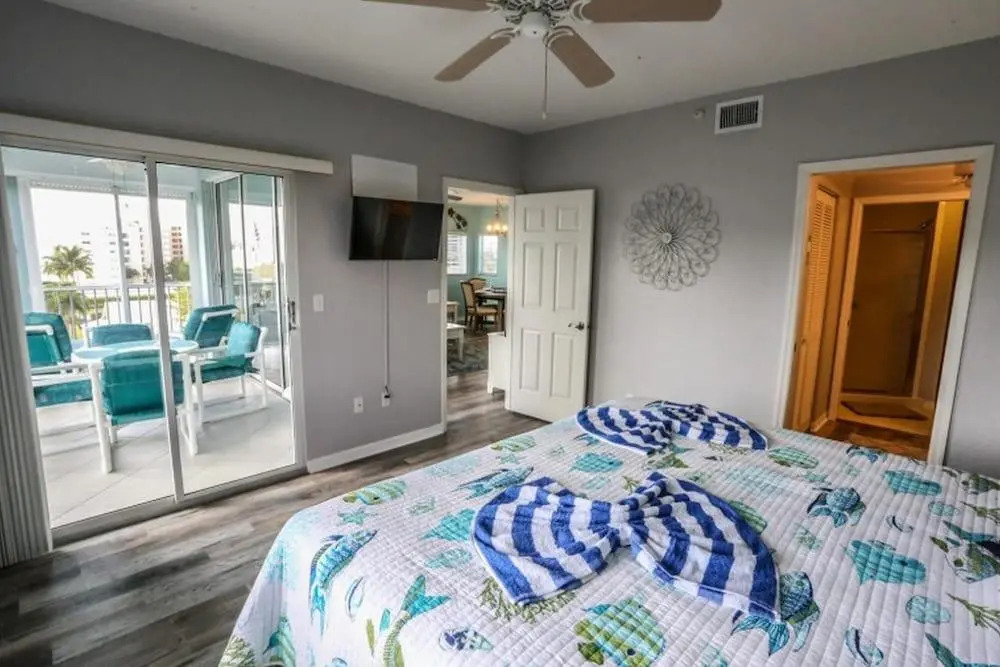Captains Bay 403 - 6
