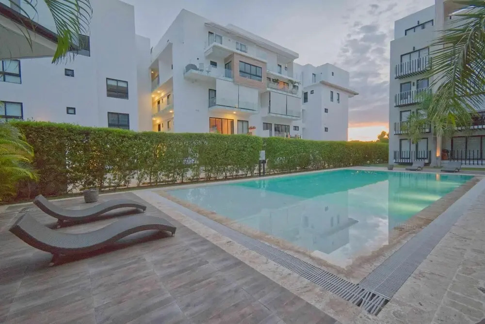 Tastefully Decorated Apartment With Centric Location Near Shops and Restaurants