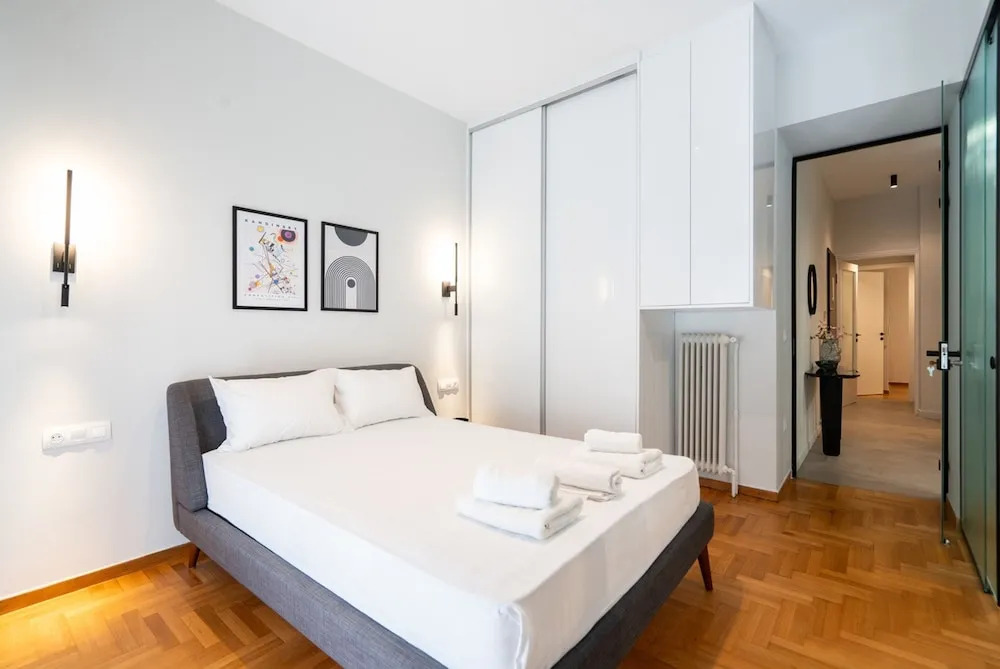 LIV - Peaceful Pagrati Getaway