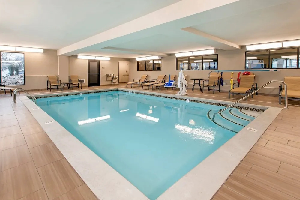 Best Western Plus Grand Castle Inn & Suites