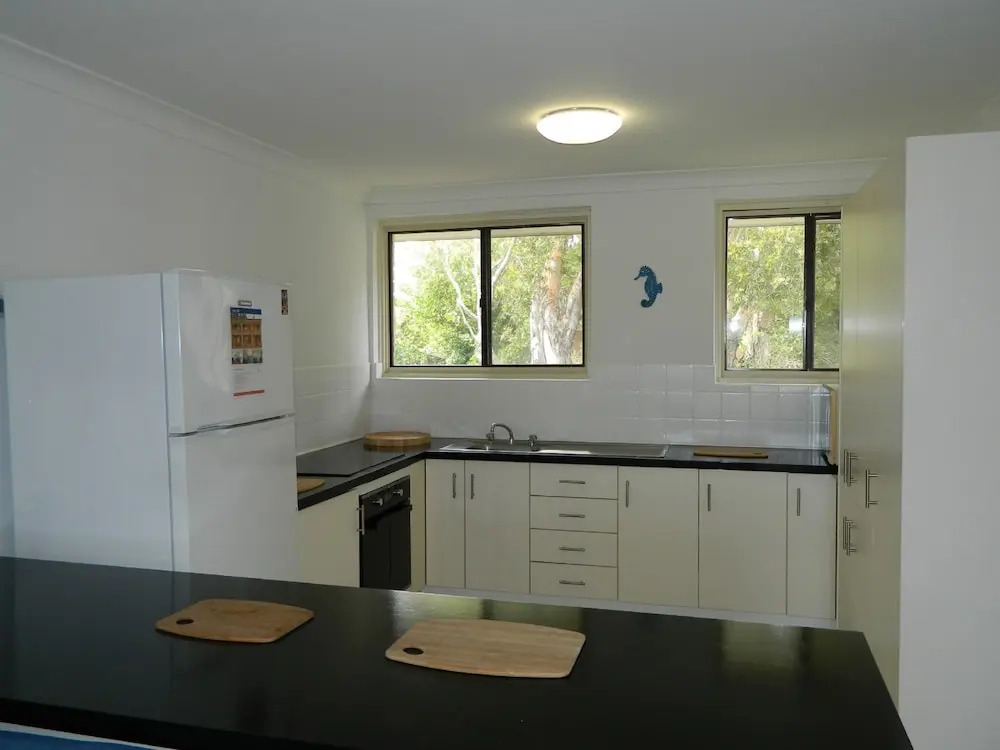26 Wallis View - Opposite the Lake - 3 Bedroom Apartment