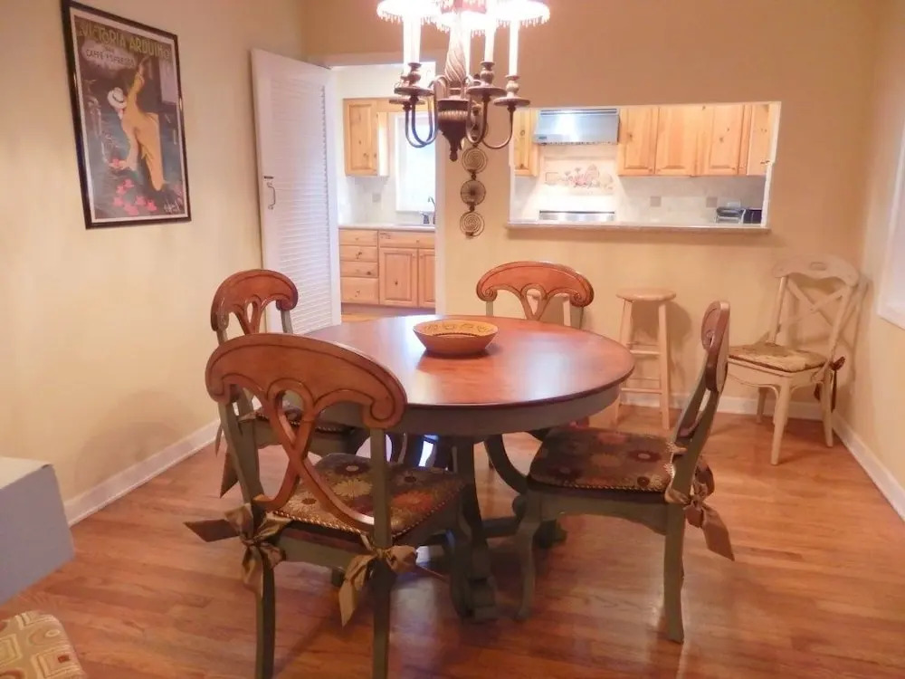 Lake Breeze 3/2.5 for 8 Large Pool Great Location
