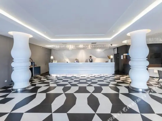 Orange Hotel