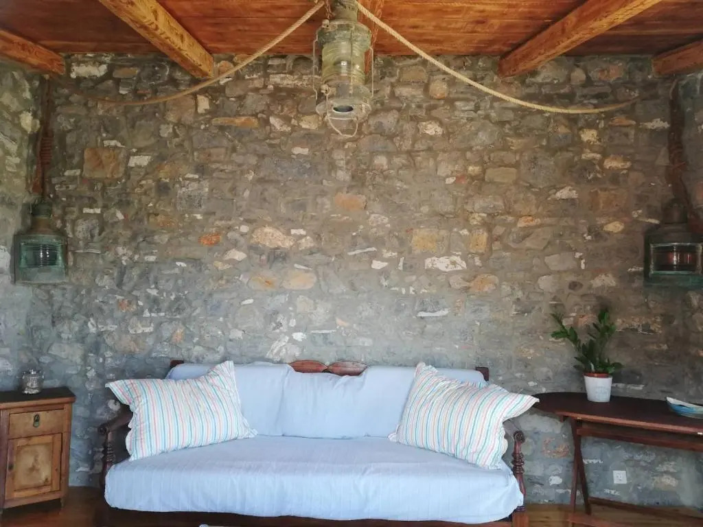 Pappou's Traditional Cottage at Epano Elounda
