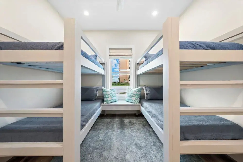 Luxury 4BR, Across street from beach, Sleeps 10!