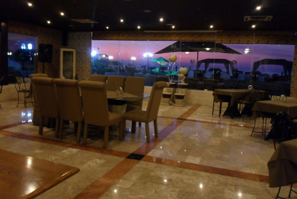 Holiday Suites Hotel & Beach Resort