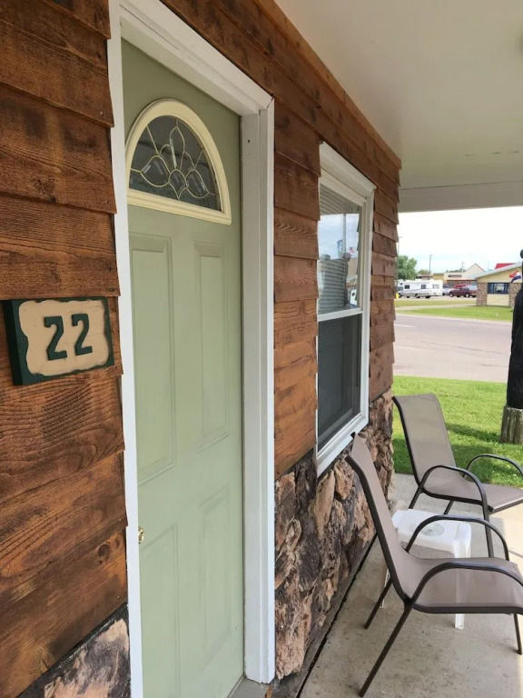 Superior Motel & Suites