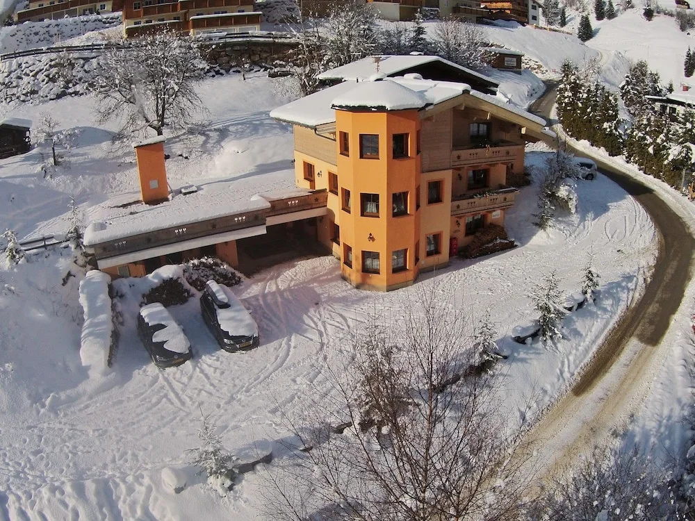 Cozy Holiday Home with Infrared Sauna in Salzburg