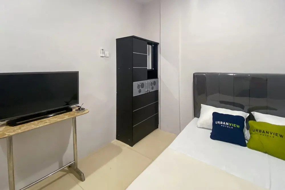 Urbanview Hotel near DC Mall Crown Homestay Batam