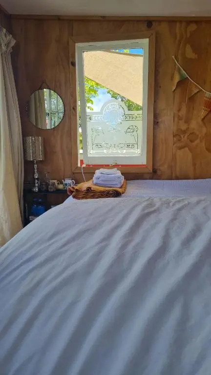 Delightful 1 bedroom tiny house, with retro Poptop
