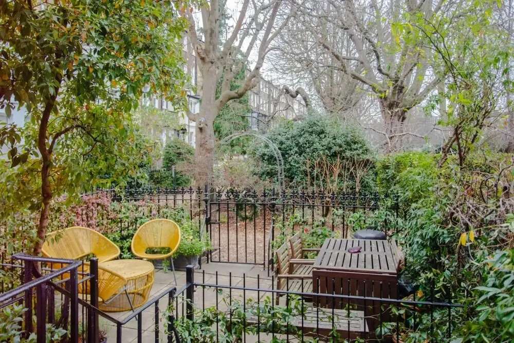 Stylish 2 Bedroom Apartment in Affluent Earls Court