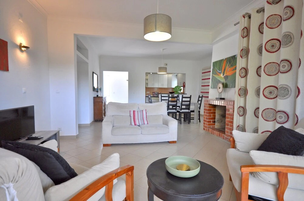 Delightful Single-storey Villa, Private Pool, Free air Conditioning and Wifi