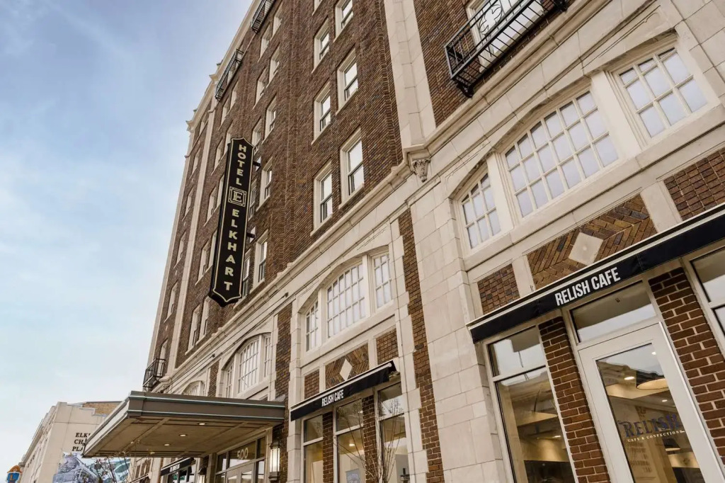 Hotel Elkhart, Tapestry Collection By Hilton