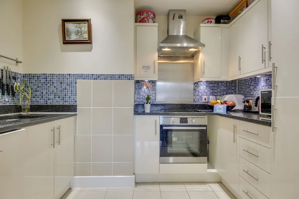 Modern Glenthorne Road Apartment