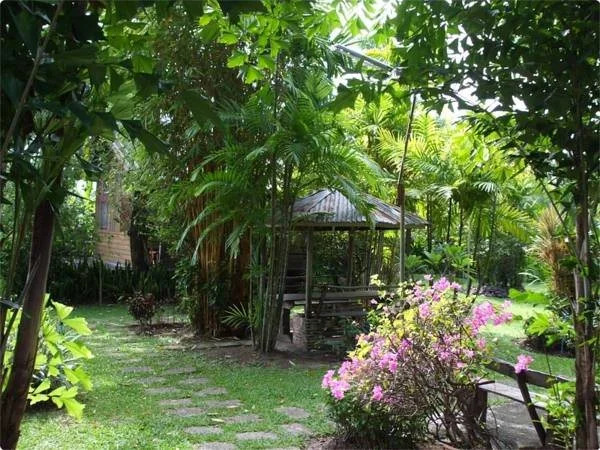 Suwan Guesthouse & Resort